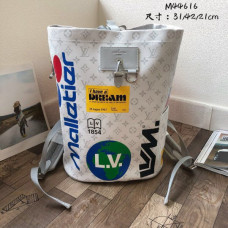 louis-vuitton-chalk-bag-2 louis-vuitton-chalk-bag-2