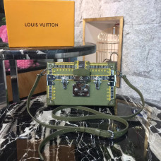 louis-vuitton-petite-malle-7-3 louis-vuitton-petite-malle-7-3