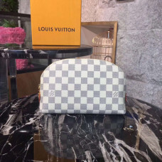 louis-vuitton-pouch-2 louis-vuitton-pouch-2