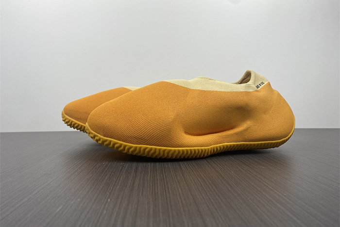 Yeezy Knit Runner 'Sulfur'    GW5353