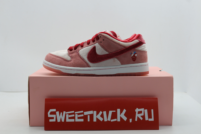 Nike SB Dunk Low StrangeLove Skateboards CT2552-800