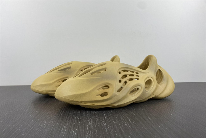 adidas Yeezy Foam Runner “Desert Sand” GV6843