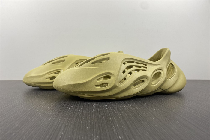 adidas Yeezy Foam RNNR