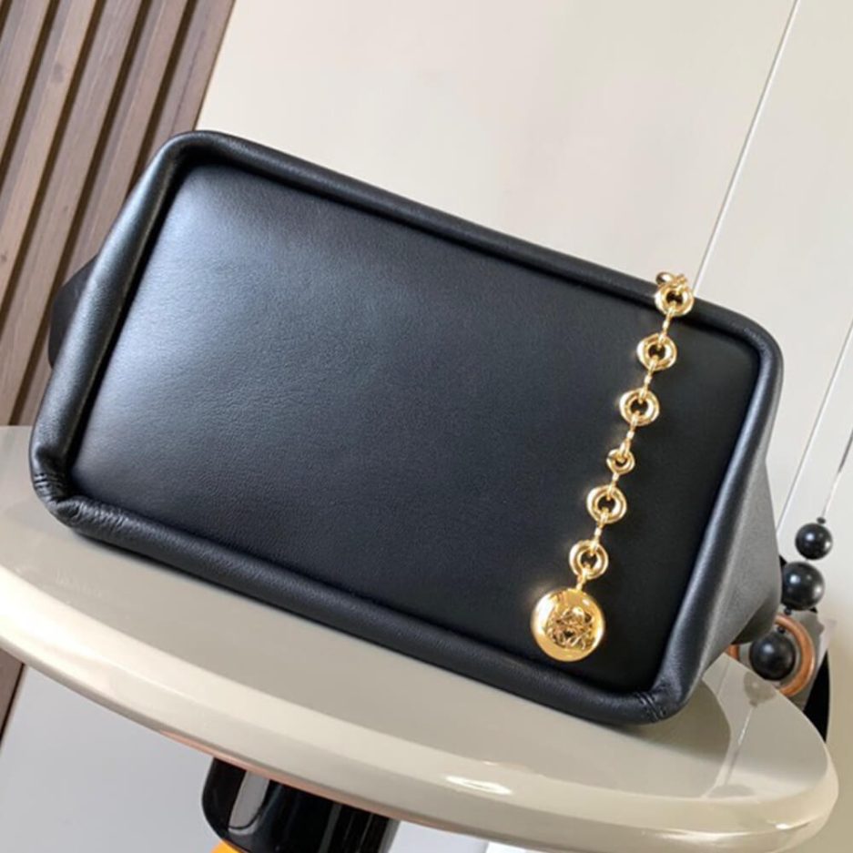 Black Loewe Medium Squeeze bag in nappa lambskin - Image 5