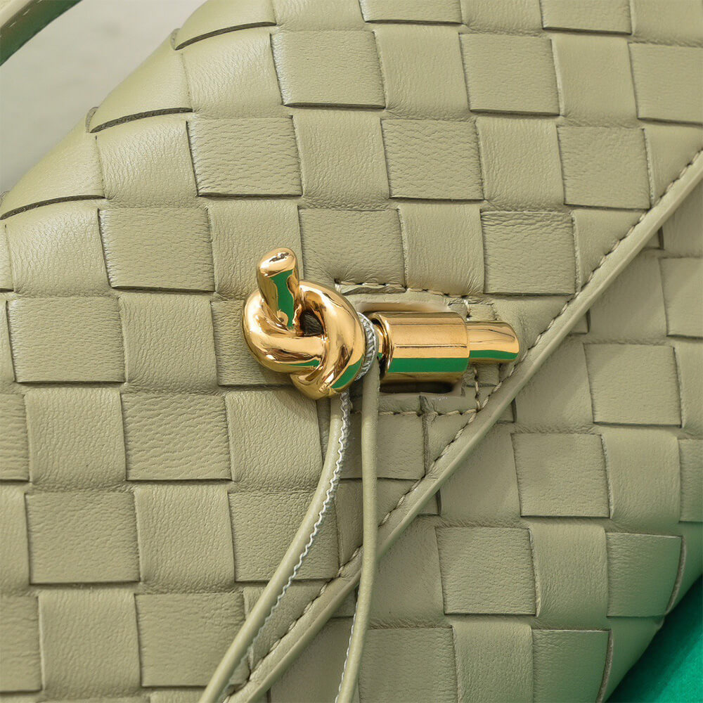 Bottega Veneta Andiamo Clutch (HIGH-END GRADE) - Image 6