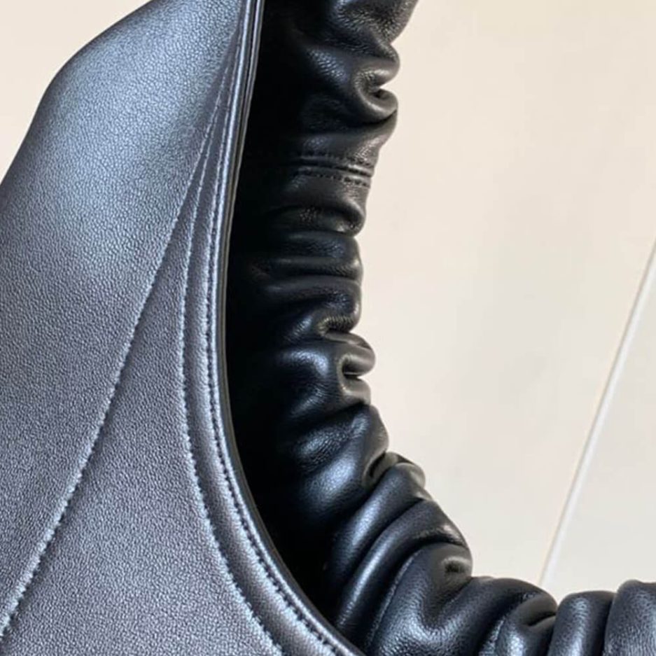 Black Loewe Medium Squeeze bag in nappa lambskin - Image 7