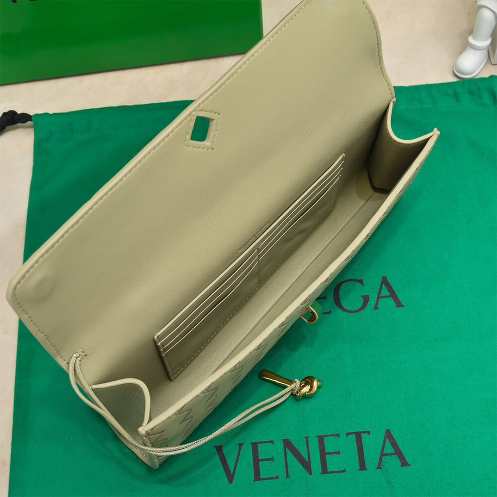 Bottega Veneta Andiamo Clutch (HIGH-END GRADE) - Image 8